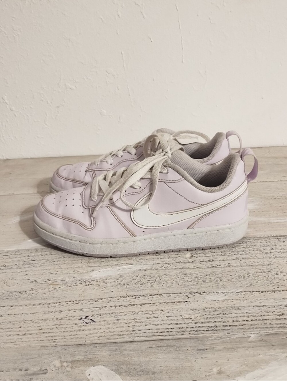 Nike DV5456-500 Youth size 4Y) Sneakers Low Rise Purple White Have Some Staining